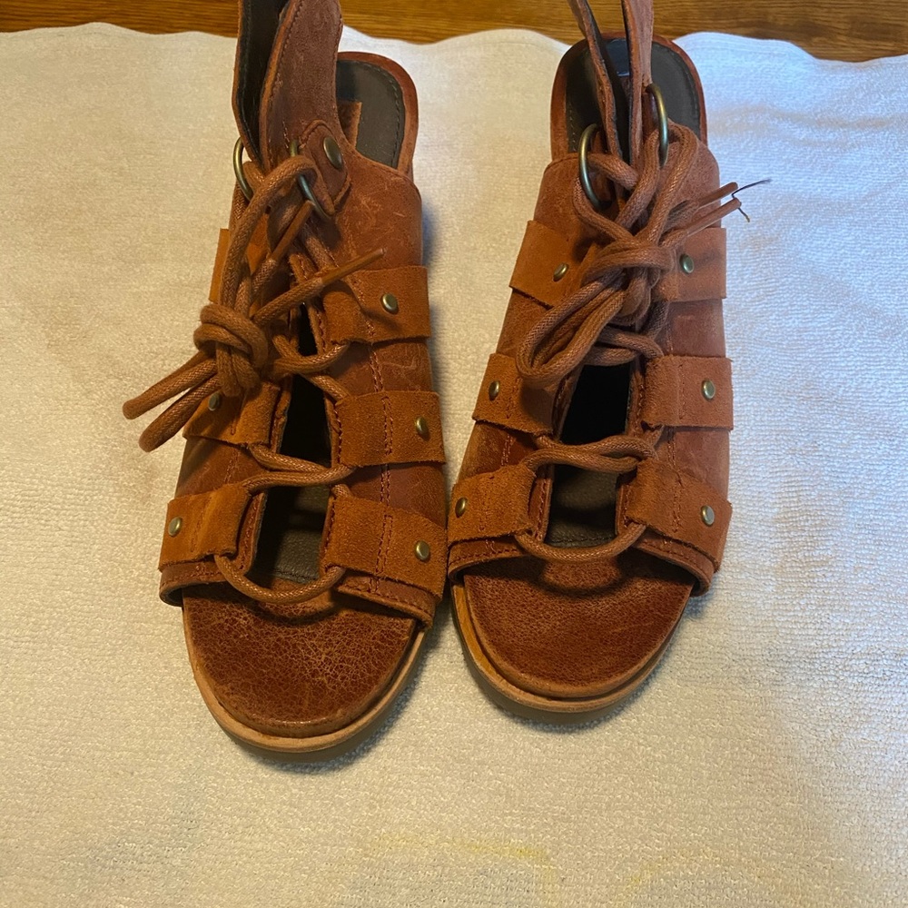🆕 NWOT SOREL tan sandals lace up shoes size 7 1/2